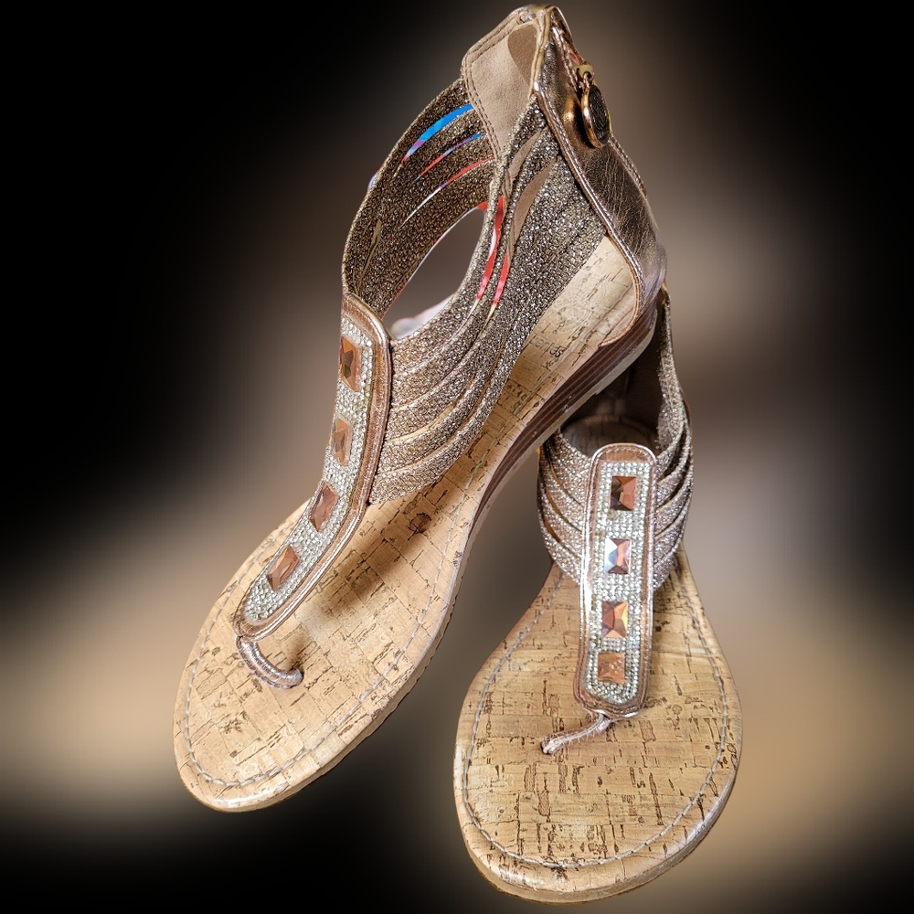 Daisy Fuentes - Size 7.5, summer, dressy thong sandles - sparkly